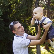 папа с сыночком, фотосесия для мололдой семьи в парке Краснодар